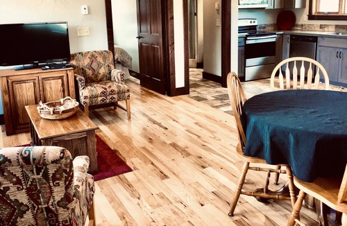 Glen Apartment | End of the road privacy at this Montana Ranch retreat.