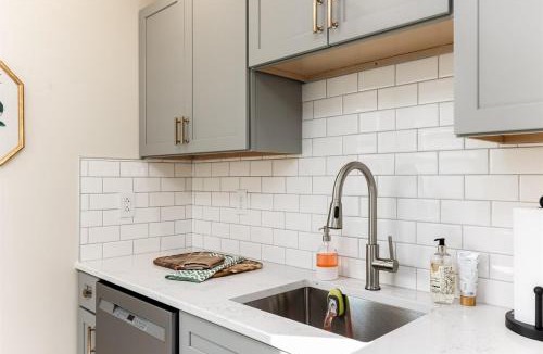 Northeast South Bend Apartment | End Zone Escape - 2BR house 1 mile to ND Stadium!