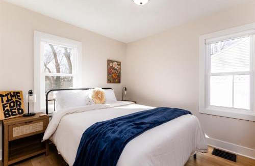 Northeast South Bend Apartment | End Zone Escape - 2BR house 1 mile to ND Stadium!
