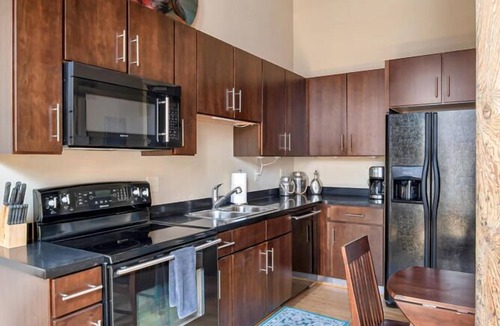 Downtown Nashville Condo | Enjoy extra savings | no rental car needed! Walk to Broadway! The Willie Loft by Music City Loft.
