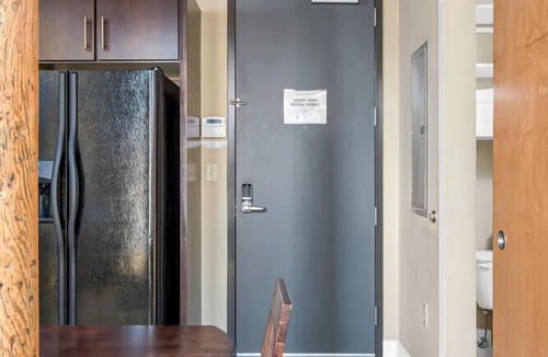 Downtown Nashville Condo | Enjoy extra savings | no rental car needed! Walk to Broadway! The Willie Loft by Music City Loft.