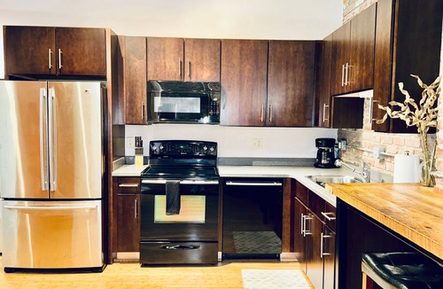 Downtown Nashville Condo | Enjoy extra savings | no rental car needed! Walk to Broadway! The Waylon Loft by Music City Loft