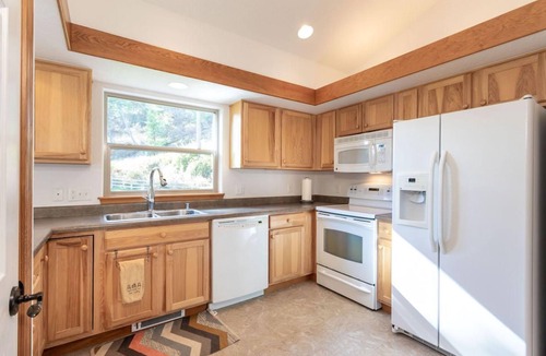 Angel Point House | Enjoy Flathead Lake! Brand New must see Dock!