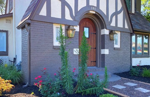Westfield House | Enjoy the ambiance of Poplar Cottage at Grand Park!