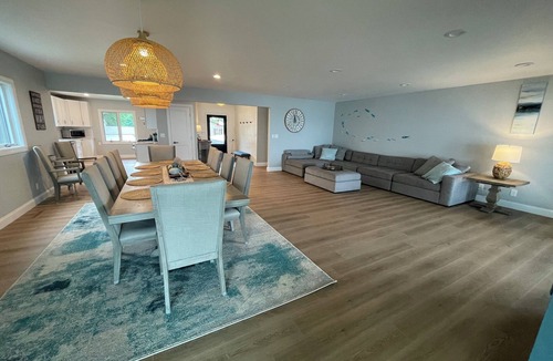 Clear Lake House | Enjoy this beach front lake home that boasts 66' of frontage with many amenities