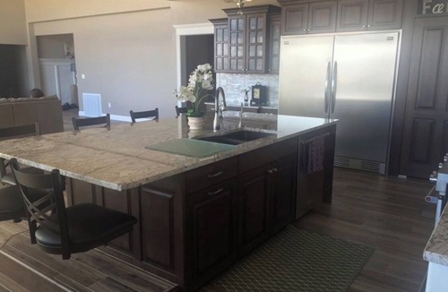 Powell House | Enjoy Yellowstone, mountains, lake, wide open spaces*20 miles from Cody Airport