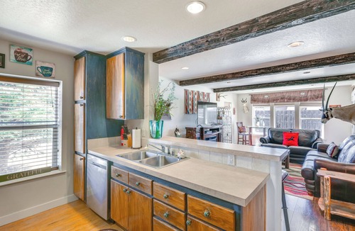 Ennis House | Ennis Vacation Rental w/Balcony: Walk to Downtown