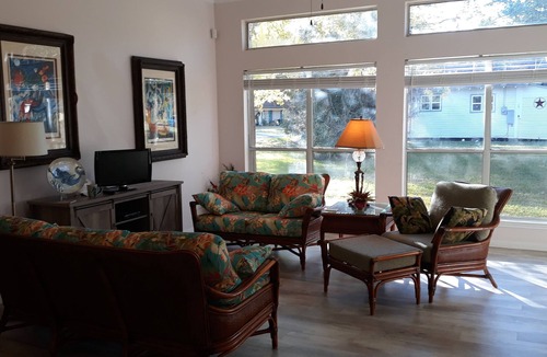 El Lago House | Entire 3 bedroom/2 bathroom cottage.enjoy the beach, near NASA, UHCL, Kemah!