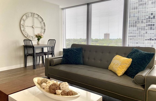 Lafayette Park House | Entire apartment with king bed /traveling professionals welcome! longterm stays