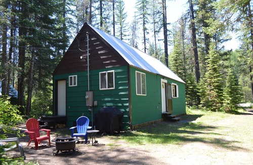 Essex House | Entire Bear Den (cozy cabin) close to Glacier