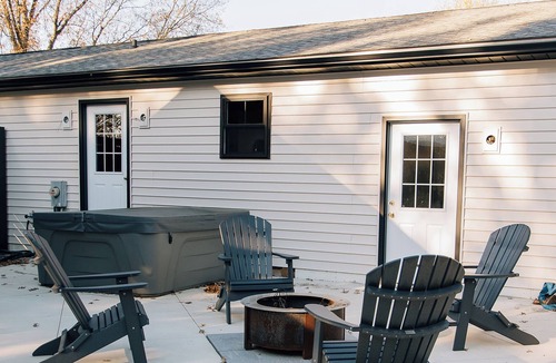 Sugarcreek House | Entire home w/BEAUTIFUL Backyard in Sugarcreek, Ohio