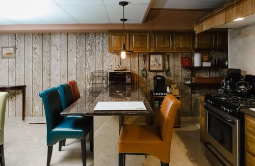 Hill County House | ENTIRE LOWER LEVEL - Mountain Lakeview Lodge