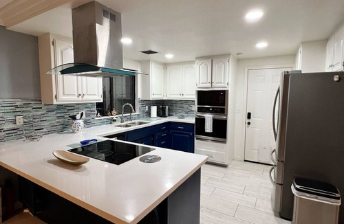 Lancaster House | Entire Luxury 4BR House, Quiet Area, Private Yard