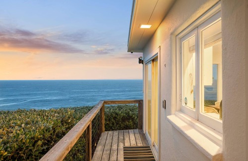 Montara House | Entire Oceanfront Home – Breathtaking 180° Views Near San Francisco