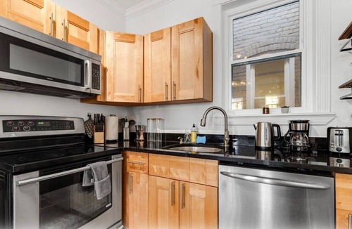 Truxton Circle House | Entire Rowhome in Northwest Washington (Dedicated Parking Spot Available)
