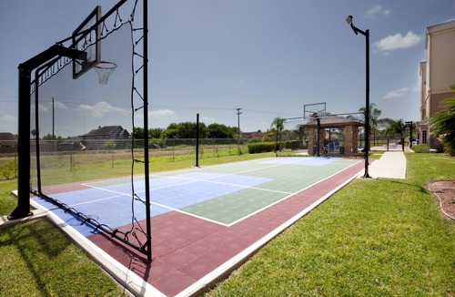 Brownsville Condo | Equipped King Suite | Free Daily Breakfast, Outdoor Pool + Business Center