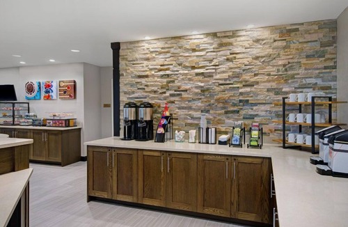 Sterling Heights Condo | Equipped Suite | Buffet Breakfast, Indoor Pool Access + 24h Business Center