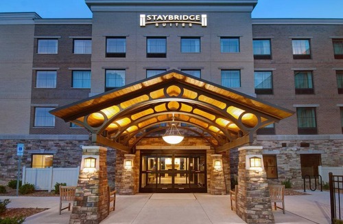 Sterling Heights Condo | Equipped Suite | Buffet Breakfast, Indoor Pool Access + 24h Business Center