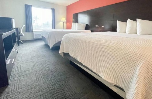 Cuero House | Ergonomic-Styled Resort! 4 Charming Units, minutes to Holy Cross Catholic Church