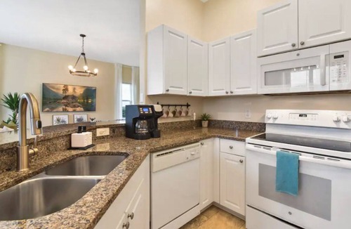 Hillcrest Estates Villa | Escape to Comfort & Elegance: Spacious 5-beds Mediterranean villa close to Parks