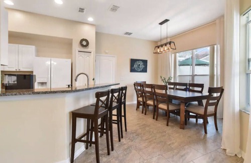Hillcrest Estates Villa | Escape to Comfort & Elegance: Spacious 5-beds Mediterranean villa close to Parks