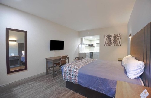 Le Barons Of Titusville Hotel | Escape To Updated Unit Near American Space Museum With Parking