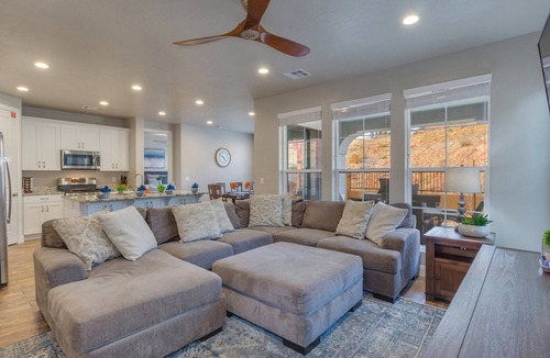 Washington House | Escondido 2275 | Sleeps 20, Ping Pong Table, BBQ - near Sand Hollow, and Quail Creek