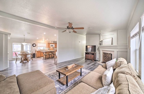 Eufaula House | Eufaula Escape w/Deck - Steps to Lake!