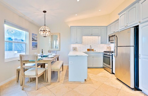 South Oceanside Condo | Ev charger, Jacuzzi, Pool, Sonos, 5 min walk Beach, 8 min drive to Legoland,