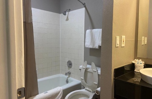 Evanston Hotel | EVANSTON INN at exit 6