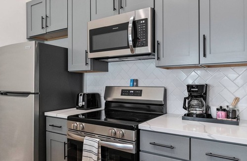 North Chesterfield Apartment | Evelyn 102 - A Cozy 1BR with 16ft Ceilings in Charming Forest Hill