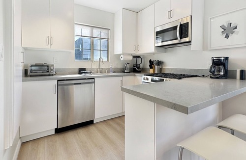 Los Angeles Apartment | Evening Glow Modern Culver City Apartment