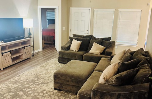 Northeast Houston House | EVENTS ALLOWED Min to FIFA Spacious 4 bed 2 bth home Downtown Houston Sleeps 15+