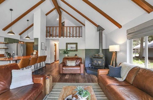 McCall Cabin | Evergreen · Golf Course Cabin! Pets, Bikes, Games, Firepit!