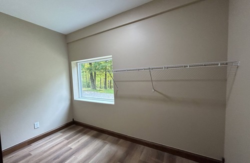 Lancaster House | Exceptionally clean, woodsy surroundings, hot tub, close to Hocking Hills!