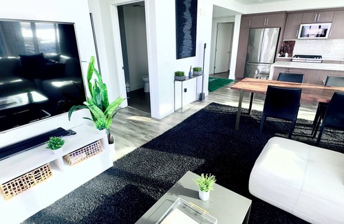 East Village Condo | Exclusive Horizon Lounge Skyline Suite- 5 Walk to Comic Con