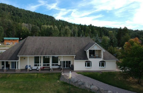 Sagle House | Exclusive Modern Style Lake Front Property