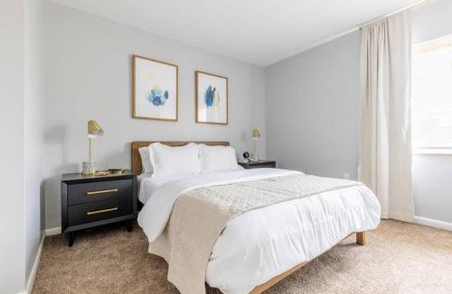 Maple Heights Apartment | Exclusive NEW Listing! Maple Heights Charm