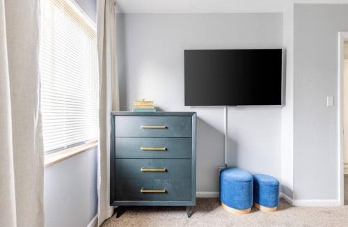 Maple Heights Apartment | Exclusive NEW Listing! Maple Heights Charm