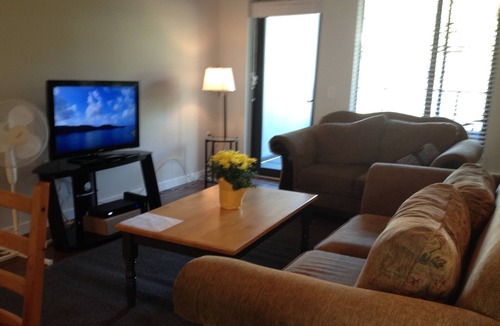 Lower Lonsdale Apartment | Executive 2 Bedroom/ 2 Bathroom Lower Londale North Vancouver