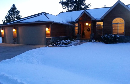 Hayden House | Executive Home in Hayden Lake Country Club EstatesnDiscounts for 7+ & 28+ nights
