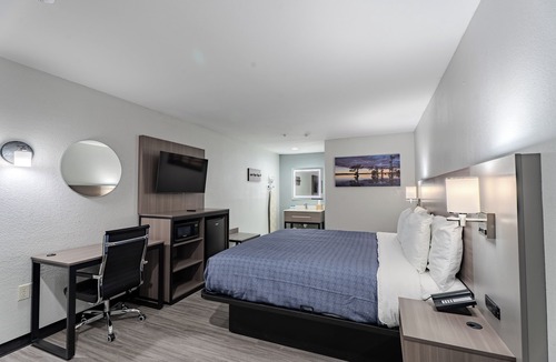 Central Arlington Hotel | Executive Inn of Arlington, Near AT&T Stadium
