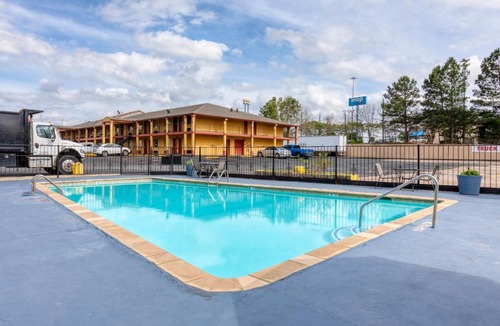 Marshall Hotel | Executive Inn & Suites