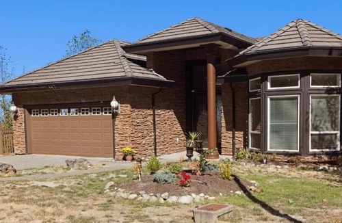 Ladysmith House | Executive Ocean View pet friendly Suite Sleeps 10 guest