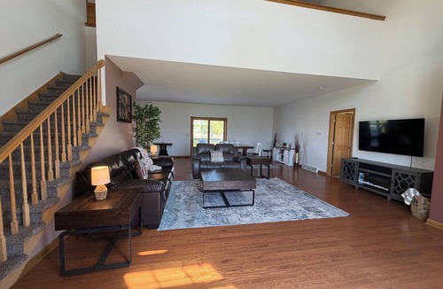 Birch Run Township House | Expansive Home for Gathering & Relaxing, Sleeps 14. Close to Frankenmuth.