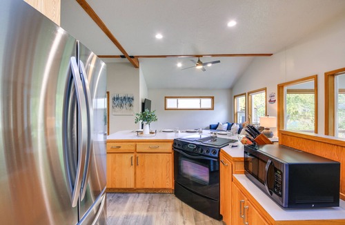 Sagle House | Expansive Waterfront Escape w/Kayaks + SUPs!