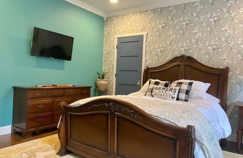 Greenville House | Experience a New 3 Bedroom Farm House