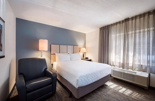 Troy Hotel | Experience Comfort and Convenience in the Detroit Area Near Hunter Park!