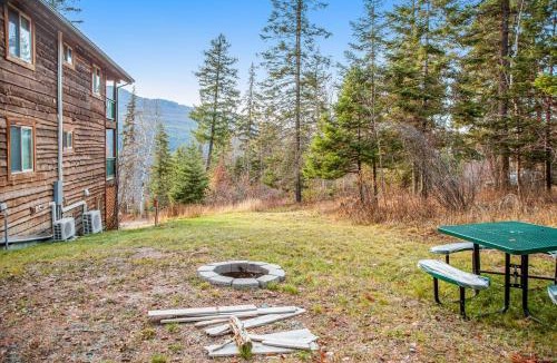 Bigfork House | Experience Montana Cabins - Hummingbird Family Cabin #6