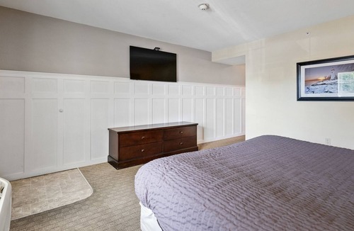Kelleys Island House | Experience the beauty of Kelleys Island from the Glacier Suite 117